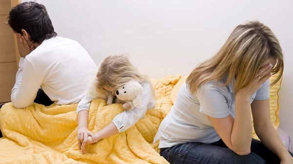 Психотерапевт описал влияние развода родителей на взрослую жизнь человека 