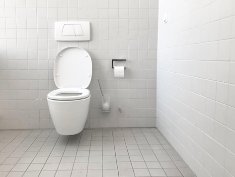 Уролог назвал основную опасность долгого воздержания от похода в туалет