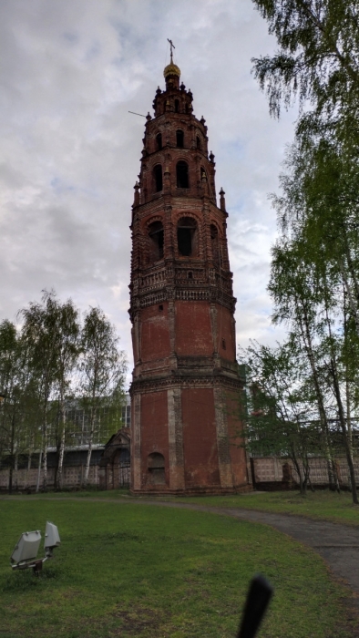 Церковь с 1000-рублевки и вандализм