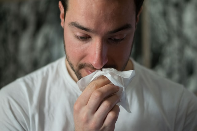Врач Попова перечислила необычные симптомы аллергии