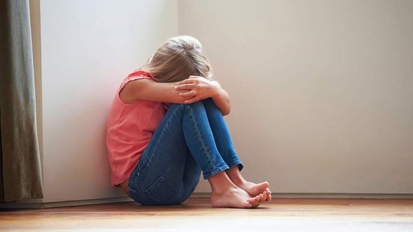 Психолог перечислила указывающие на детскую депрессию симптомы 